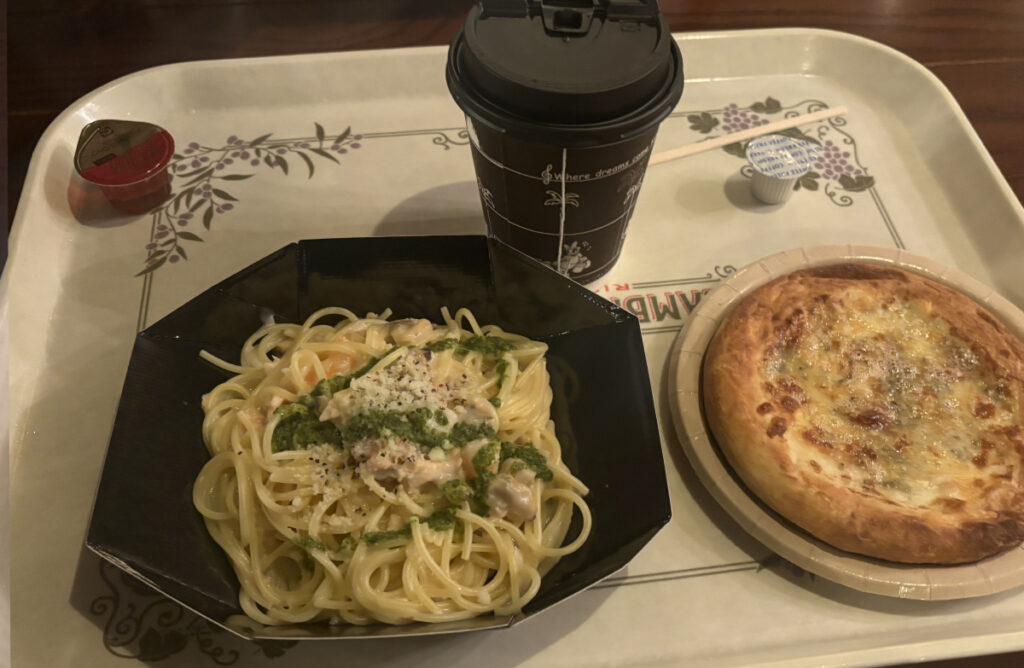 「ザンビーニ・ブラザーズ・リストランテ」のパスタとピザのセット